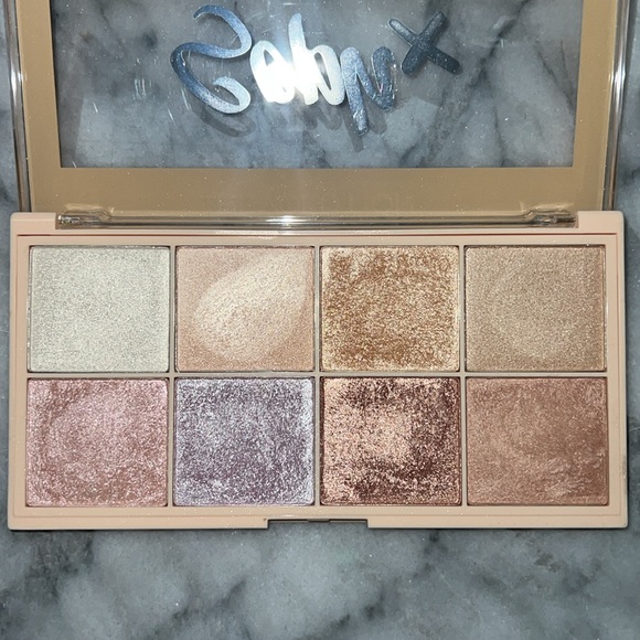 Makeup Revolution Soph X  highlighter palette - Picture 3 of 3